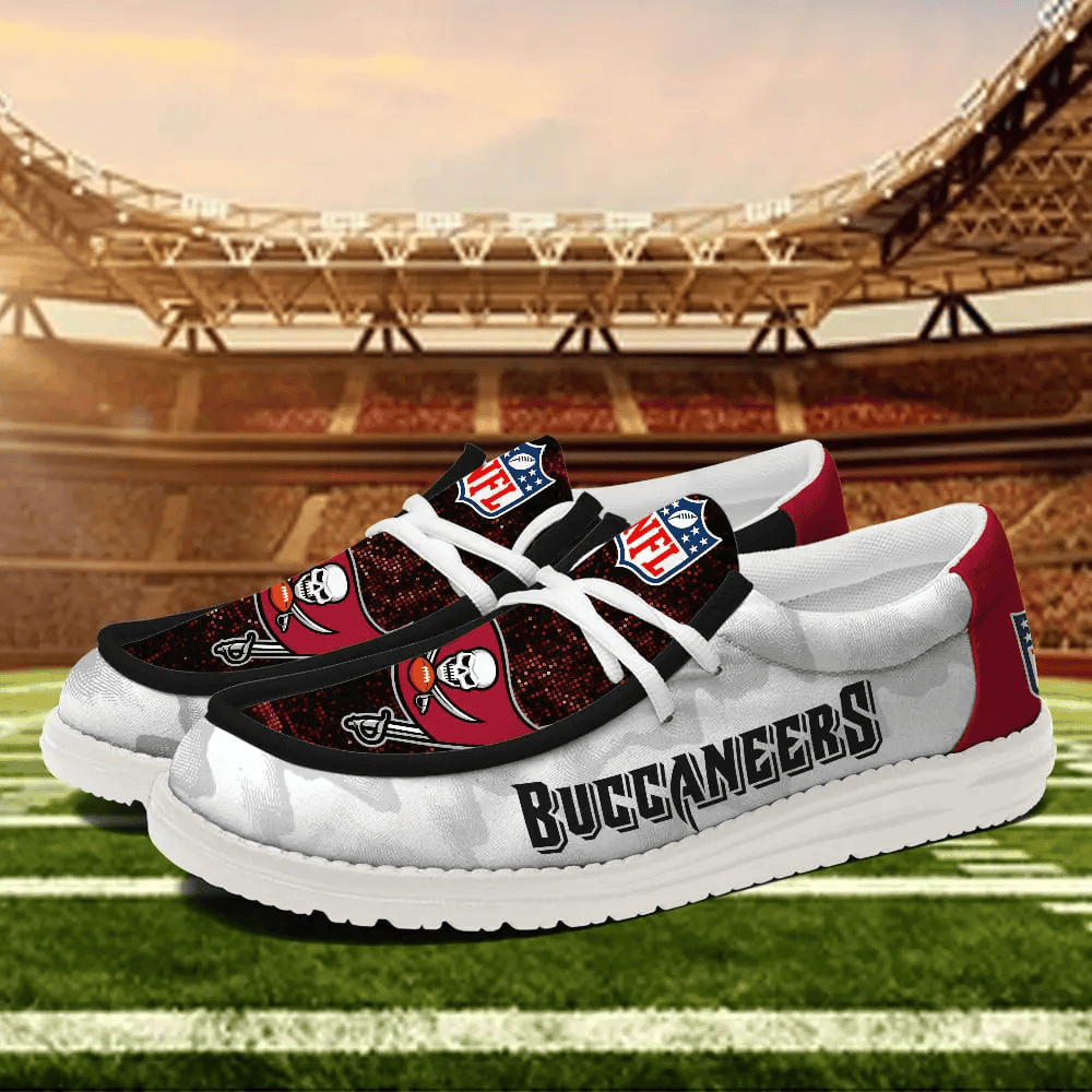 Tampa Bay Buccaneers Moccasin Slippers - Hey Dude Shoes Style AZCHDUDE246