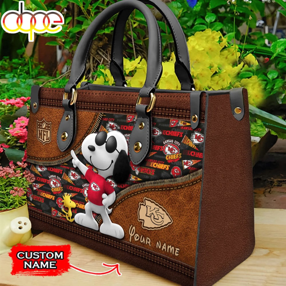 Custom Name NFL Kansas City Chiefs Snoopy Dog Leather Hand Bag