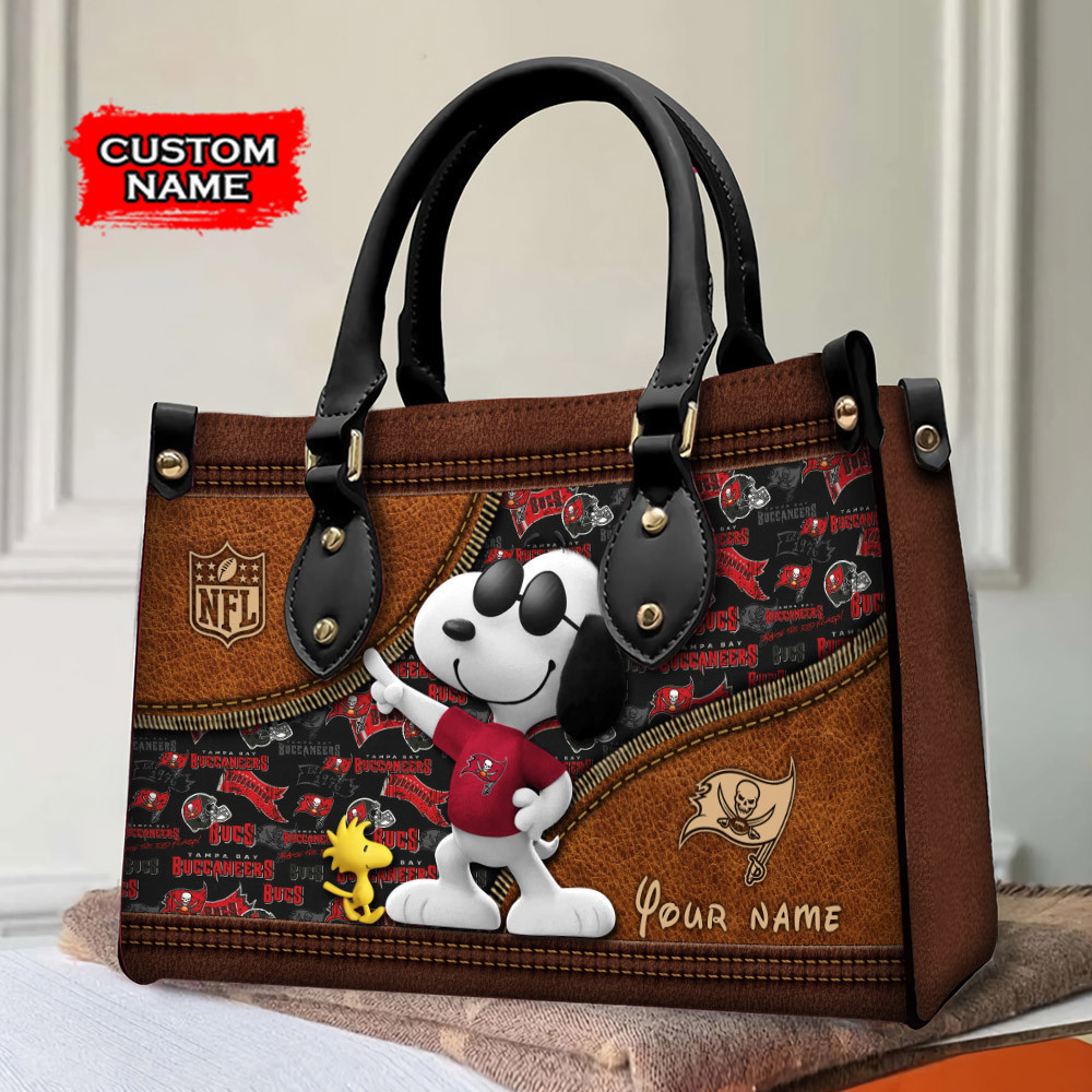 Tampa Bay Buccaneers Personalized Leather Hand Bag PBGUPM6